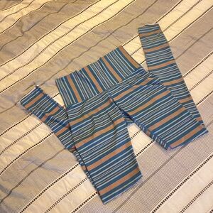 Small - Yoga Democracy - Winter Sweater-like Pattern yoga pants